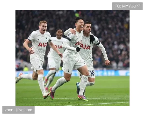 半场战报：热刺1-1维拉，双方对攻节奏极快，孙兴慜、沃特金斯分别建功。